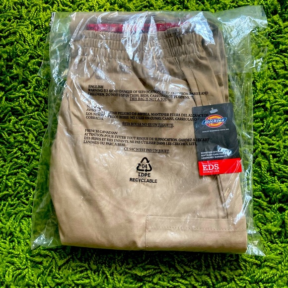 Dickies Women's EDS Signature Tapered Leg Cargo Scrub Pants - Picture 5 of 7